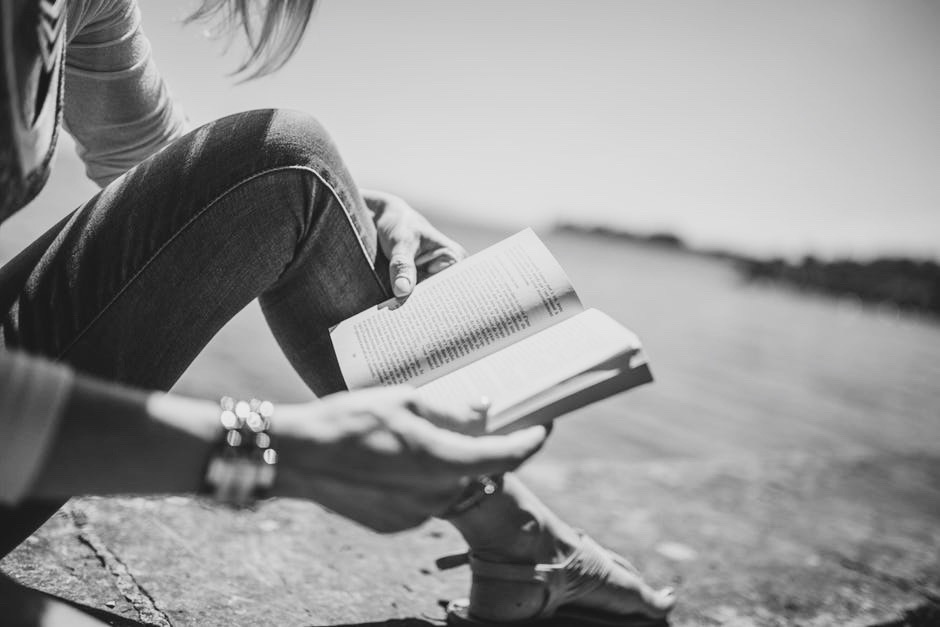 Frau Bücher beim Lesen Bücher